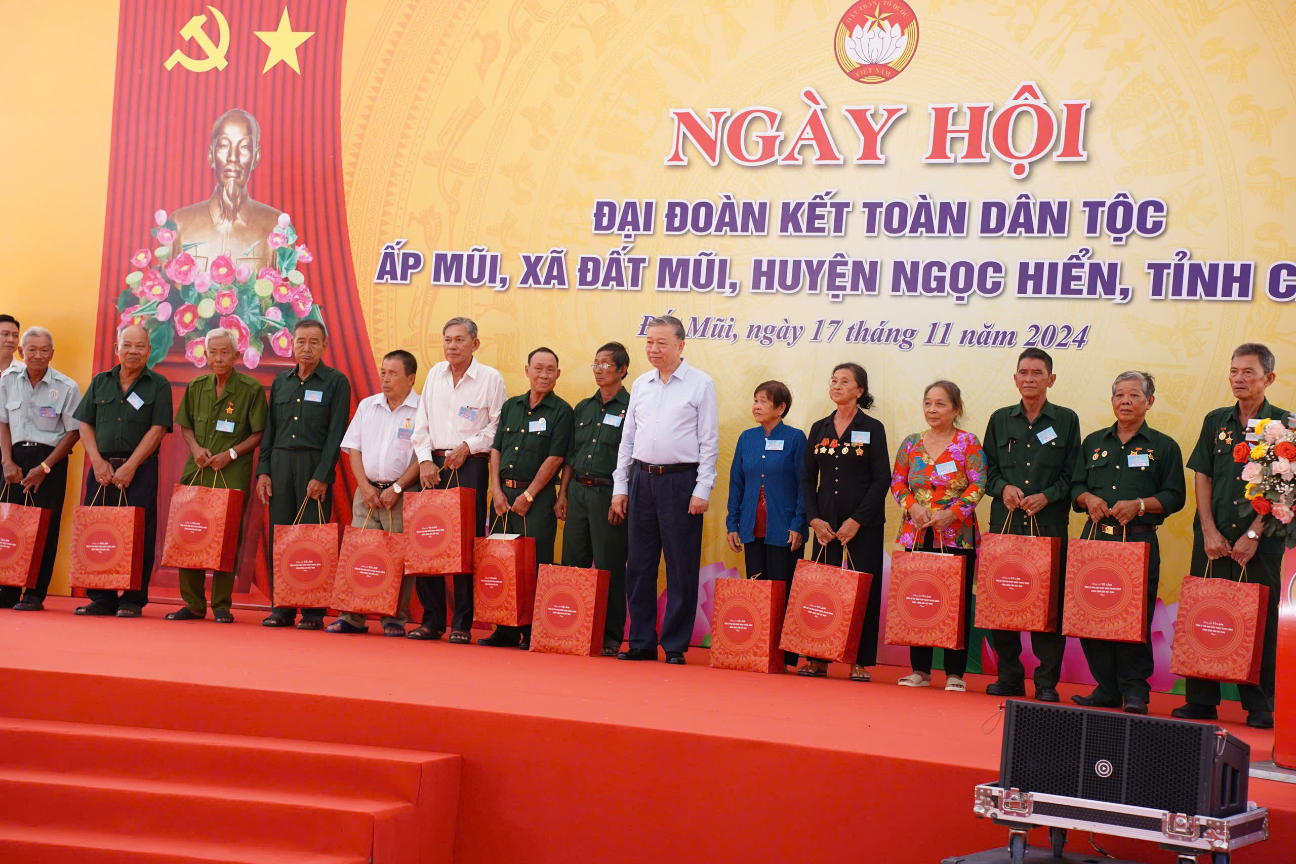 Tổng Bí thư Tô Lâm dự Ngày hội Đại đoàn kết toàn dân tộc tại Khu du lịch Mũi Cà Mau