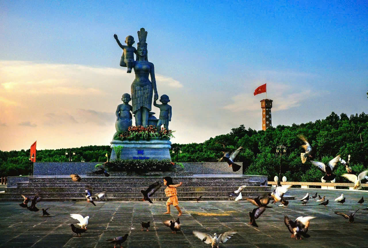 Tượng Mẹ tại Mũi Cà Mau