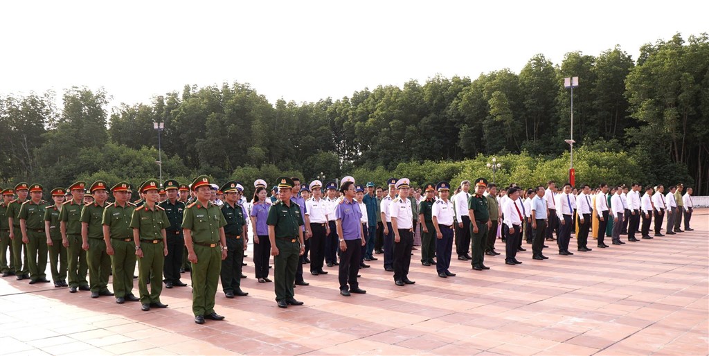 Lễ chào cờ năm mới nơi Địa đầu cực Nam Tổ Quốc