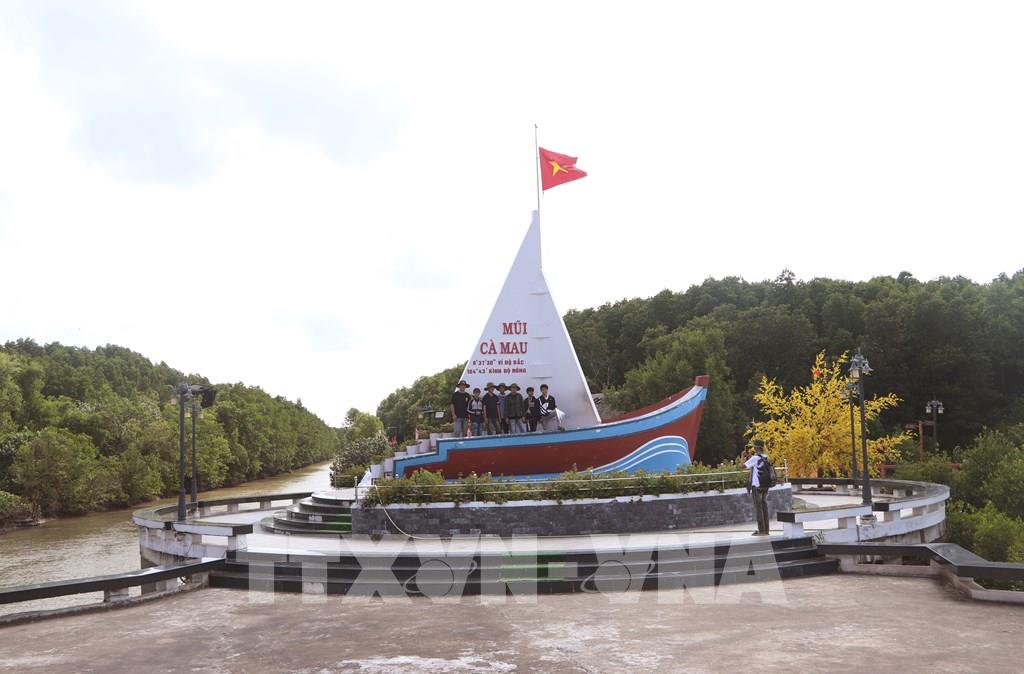 Ngắm bình minh và hoàng hôn cùng một nơi: Sức hút kỳ lạ của Đất Mũi